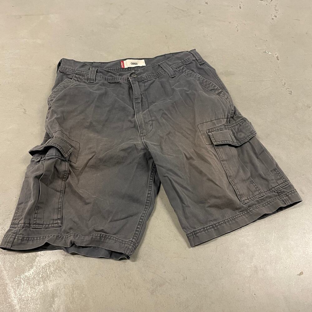Vintage Y2K Levi’s faded shorts 36